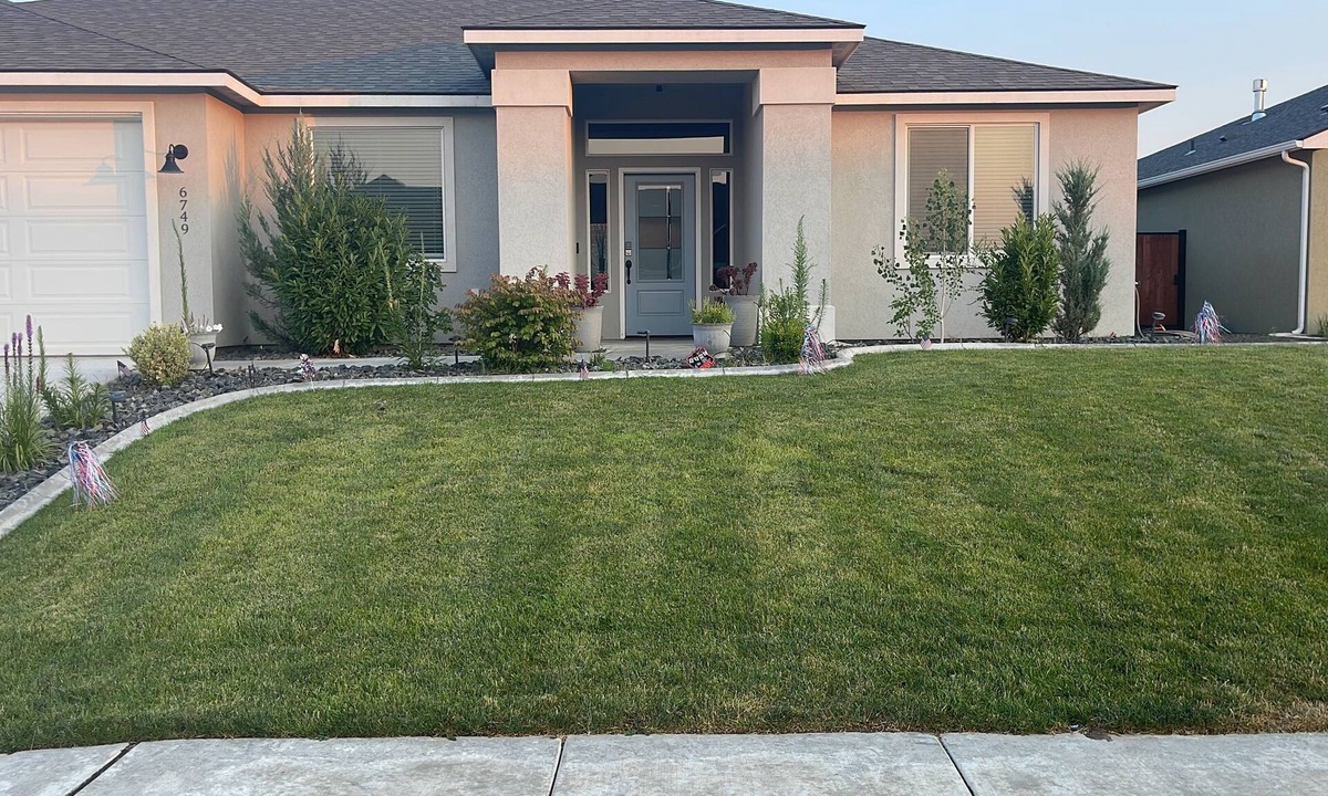 West Richland House | Executive 3 Bedroom with office