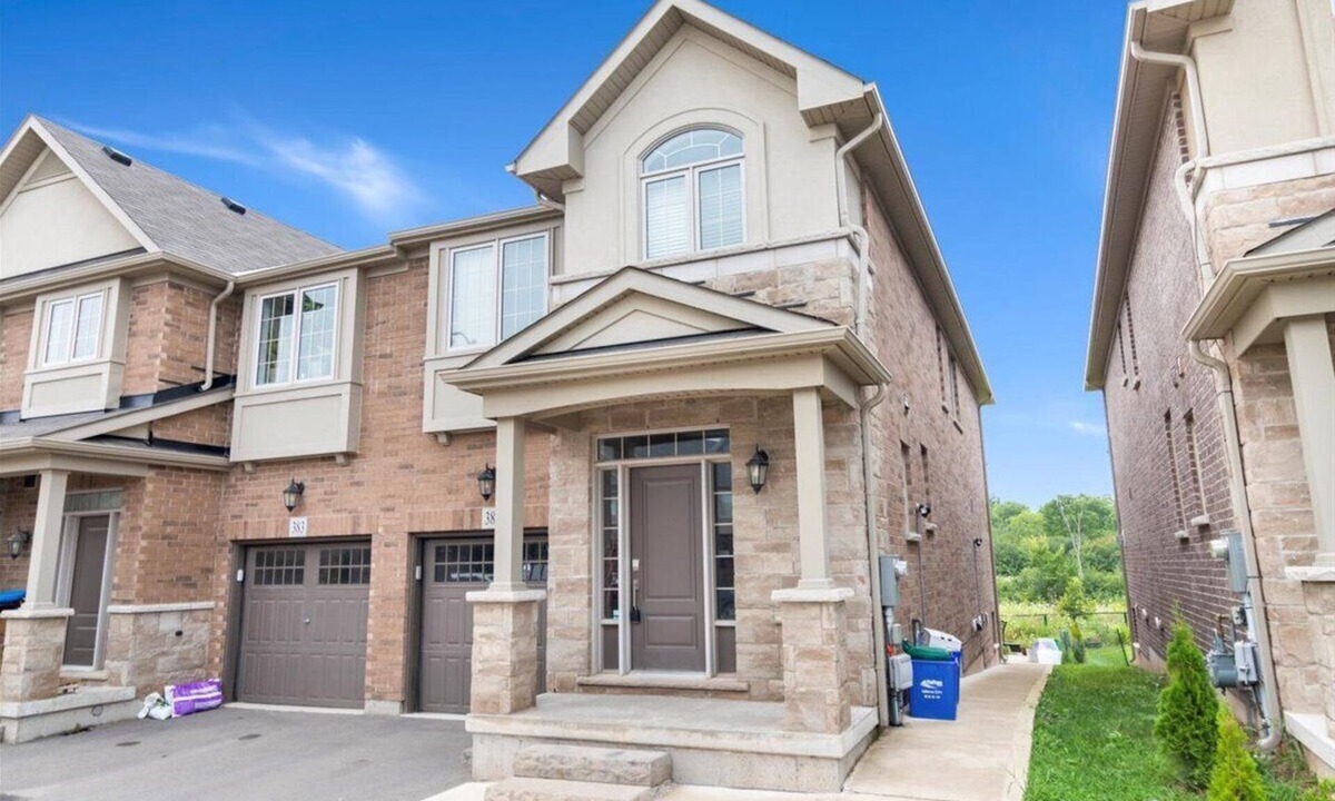 Oakville House | Executive 4 Bedroom Home In Oakville