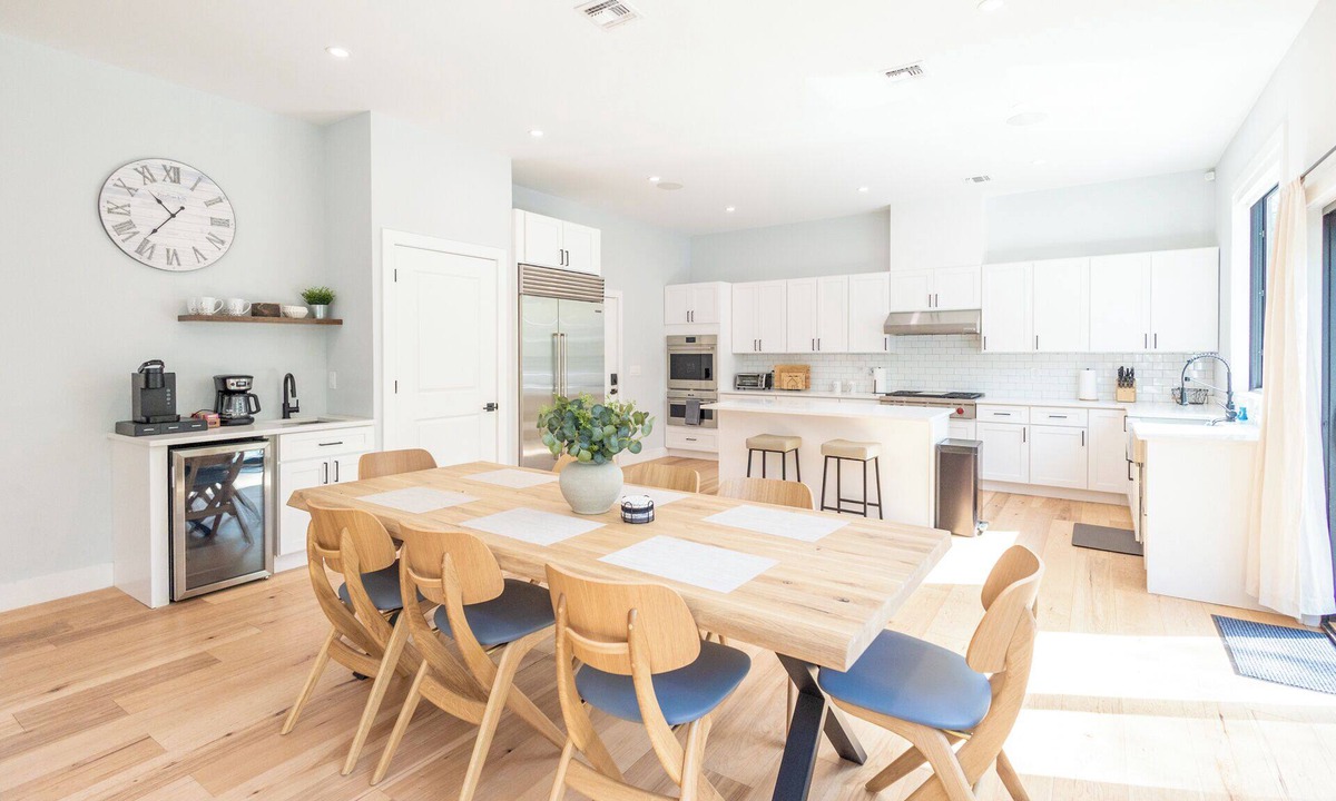 Edison House | Executive 4BR/4BA, King Bed, Offices, EV Charger, Bidets