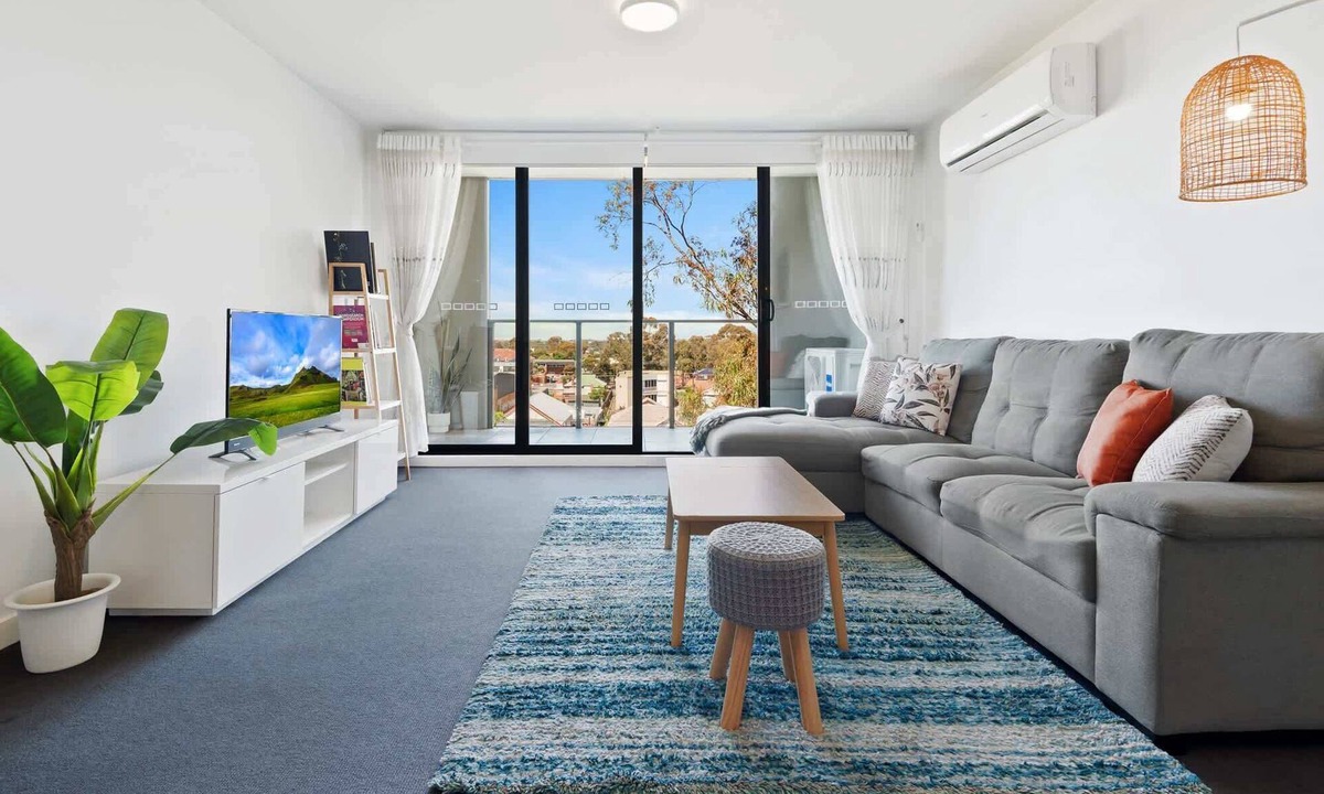 Sunshine Apartment | Executive and Spacious Apartment with Balcony