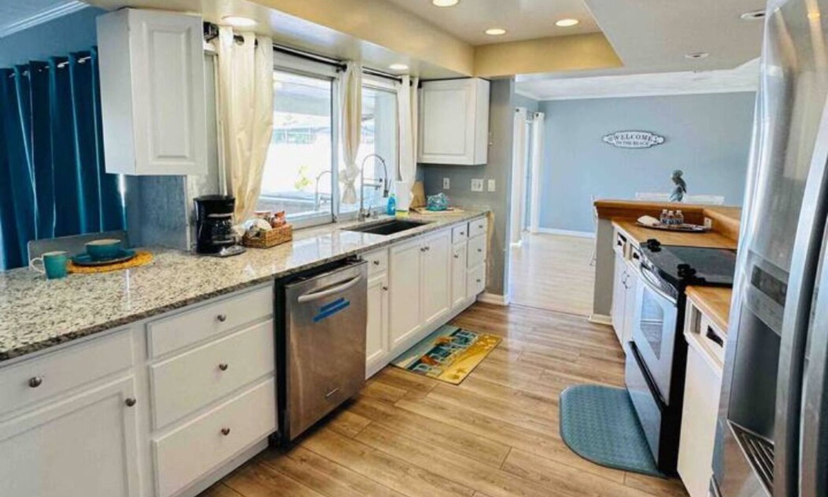 Bal Harbour House | Executive - Apollo Beach Waterfront 3 bed 2 bath with boat dock