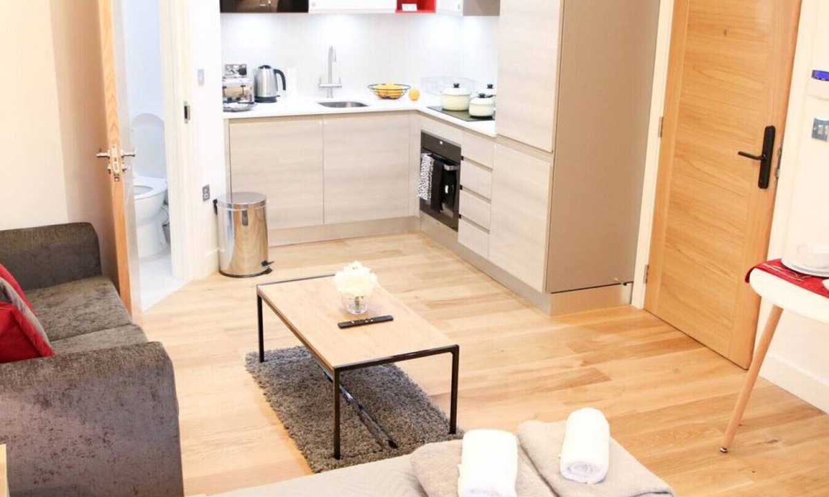 Sydenham Apartment | Executive Bright and Airy Studio in Sydenham