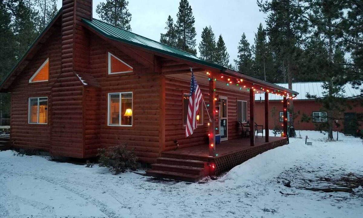 La Pine Cabin | Executive cabin in the woods!