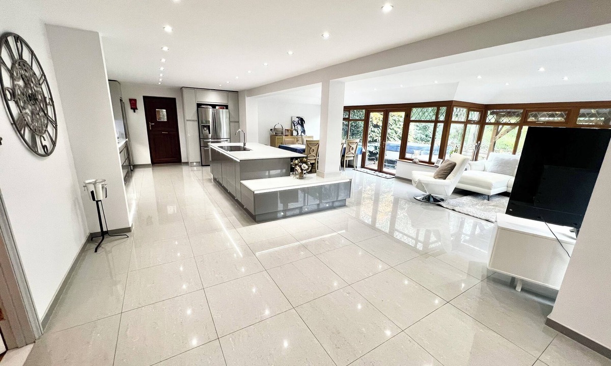 Waterlooville House | Executive Detached 5 Bedroom Home