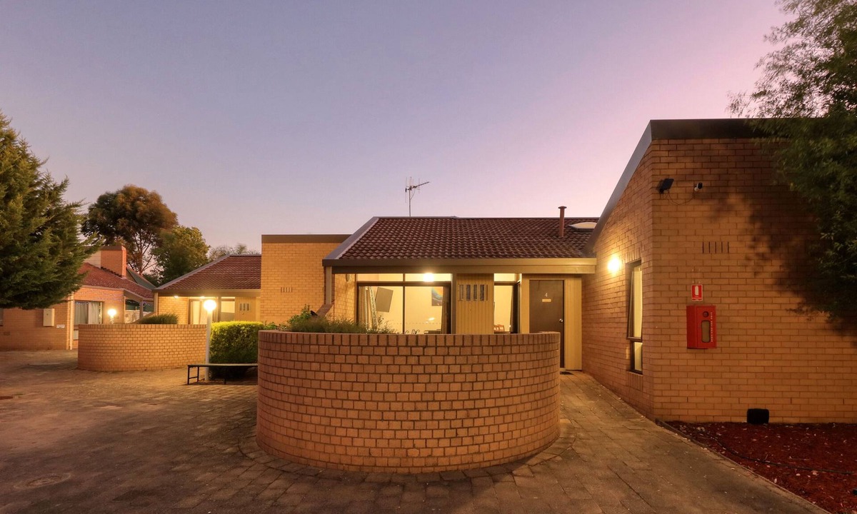 Benalla House | Executive Hideaway Motel