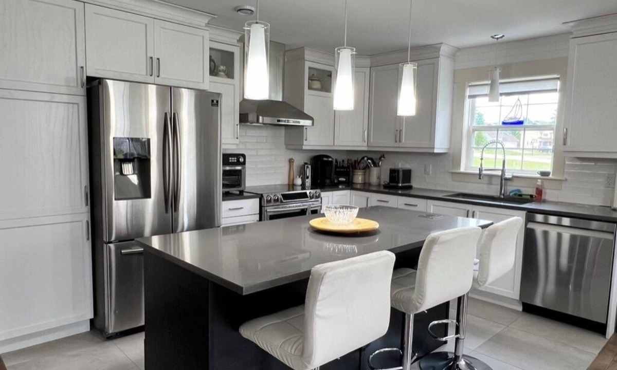 Dieppe House | Executive Home in Dieppe (Semi-Detached) - close to airport & downtown nMoncton