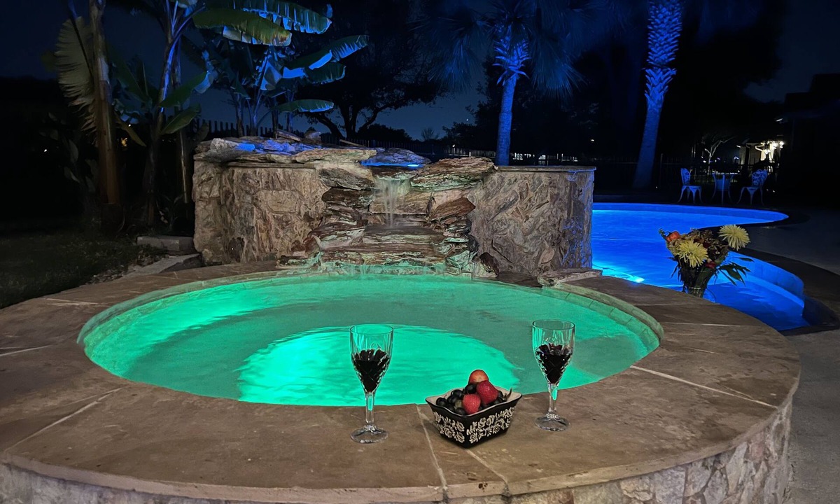 Barker House | Executive Home on Golf Course , Pool, Spa and more