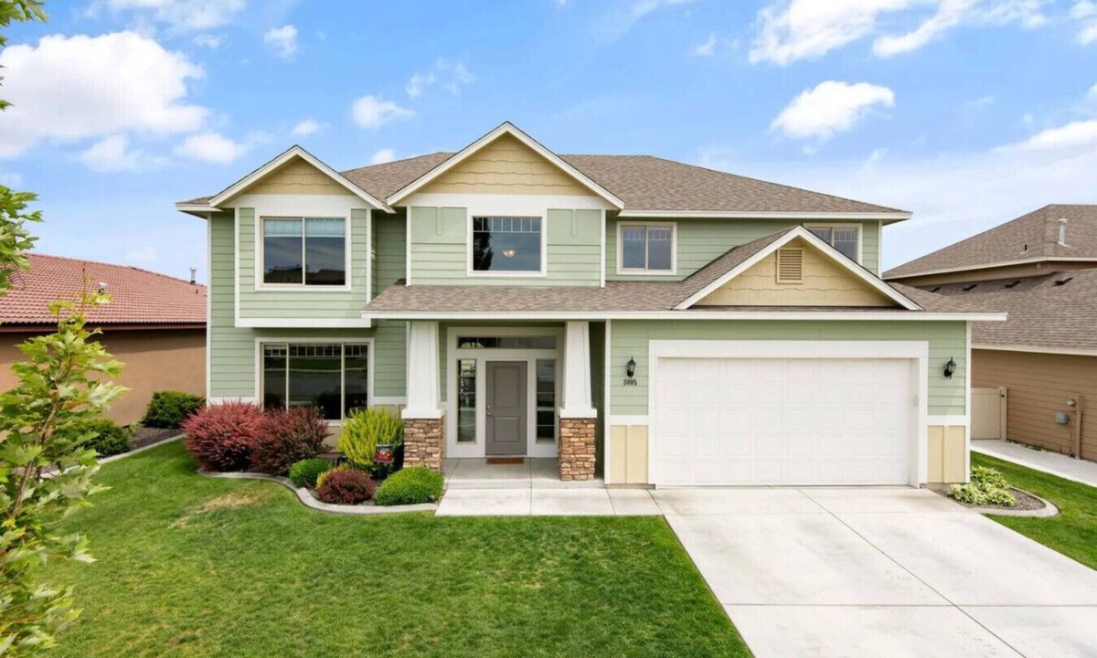 Kennewick House | Executive Home, Private Yard & Garage 5/3 - #3005