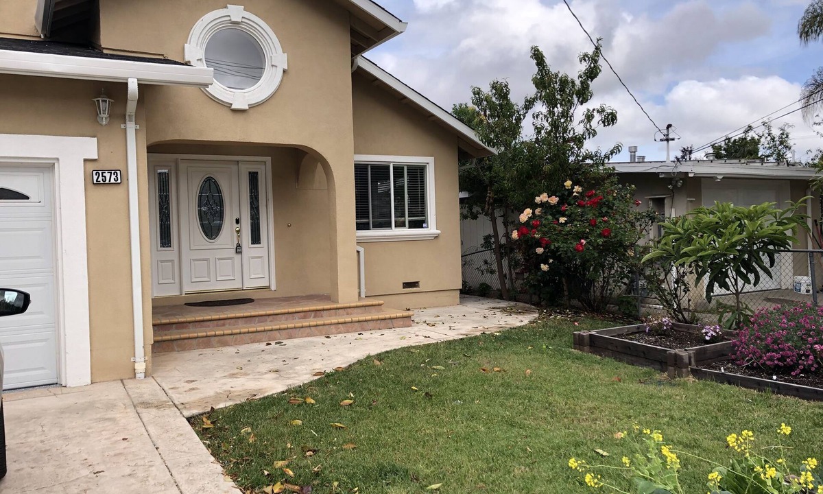 East Palo Alto House | EXECUTIVE House - 4 Bedroom Suites