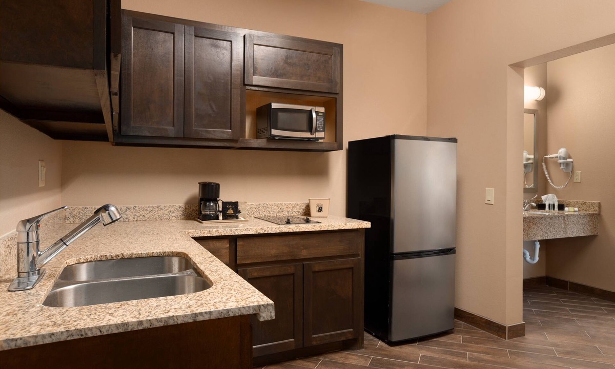 Floresville Hotel | Executive Inn and Suites