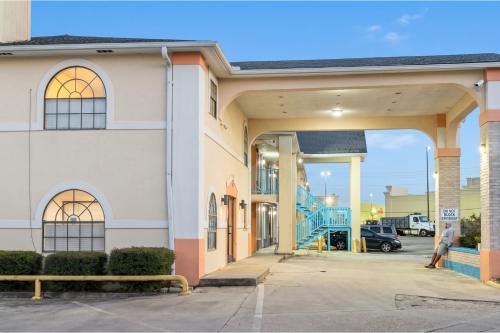 Lufkin Hotel | Executive Inn & Suites Lufkin US 59