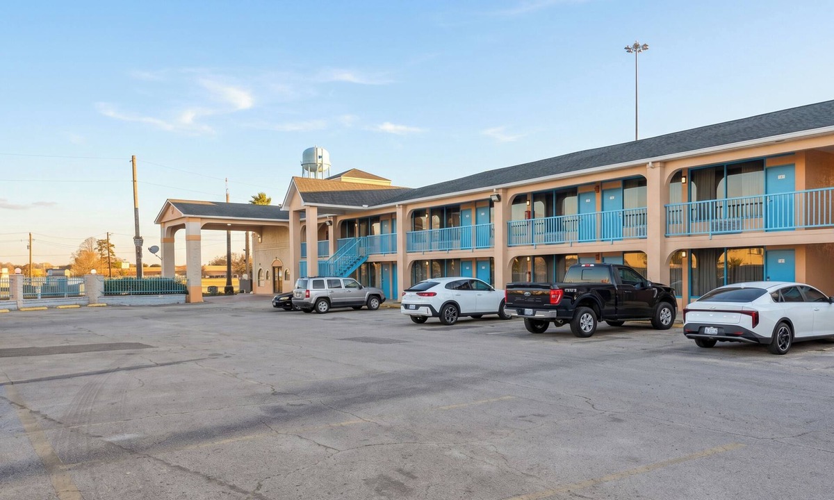 Lufkin Hotel | Executive Inn & Suites Lufkin US 59