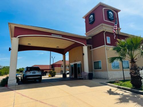 Floresville Hotel | Executive Inn & Suites