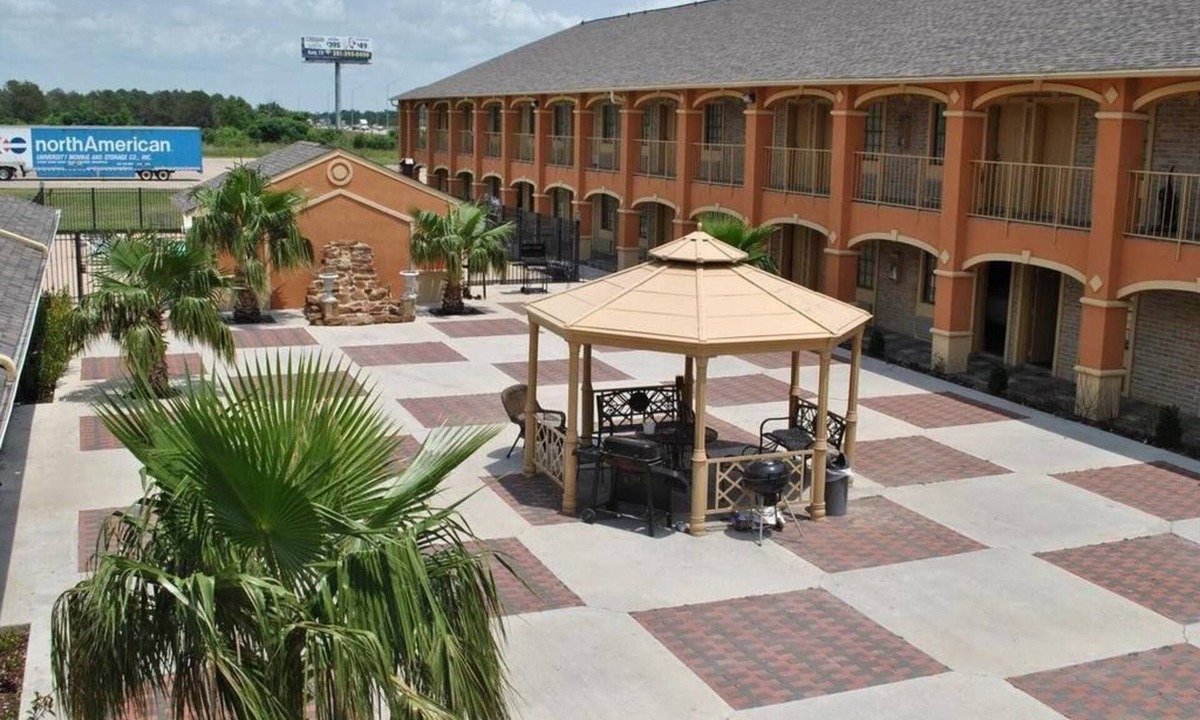 Brookshire Hotel | Executive Inn