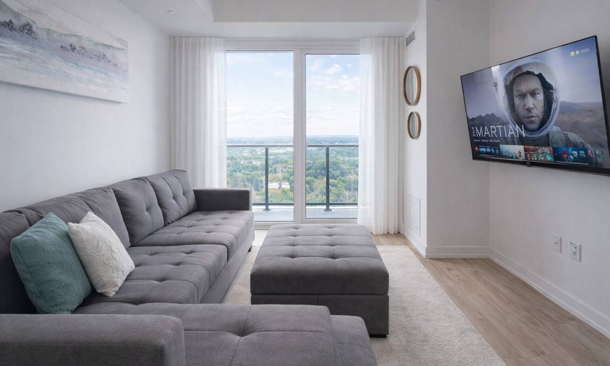 Kitchener Condo | Executive King Condo With Home Cinema | Bowling,Pool,Gym,Sauna,Hot Tub,Lounge