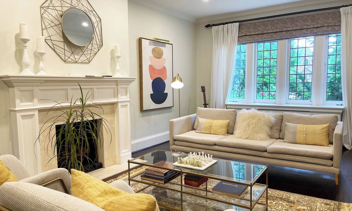 The Kingsway House | EXECUTIVE KINGSWAY HOME WITH POOL/OLOS + LKS CATCHMENT
