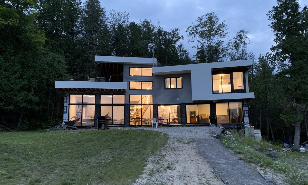 La Peche Villa | Executive Lakeside Villa