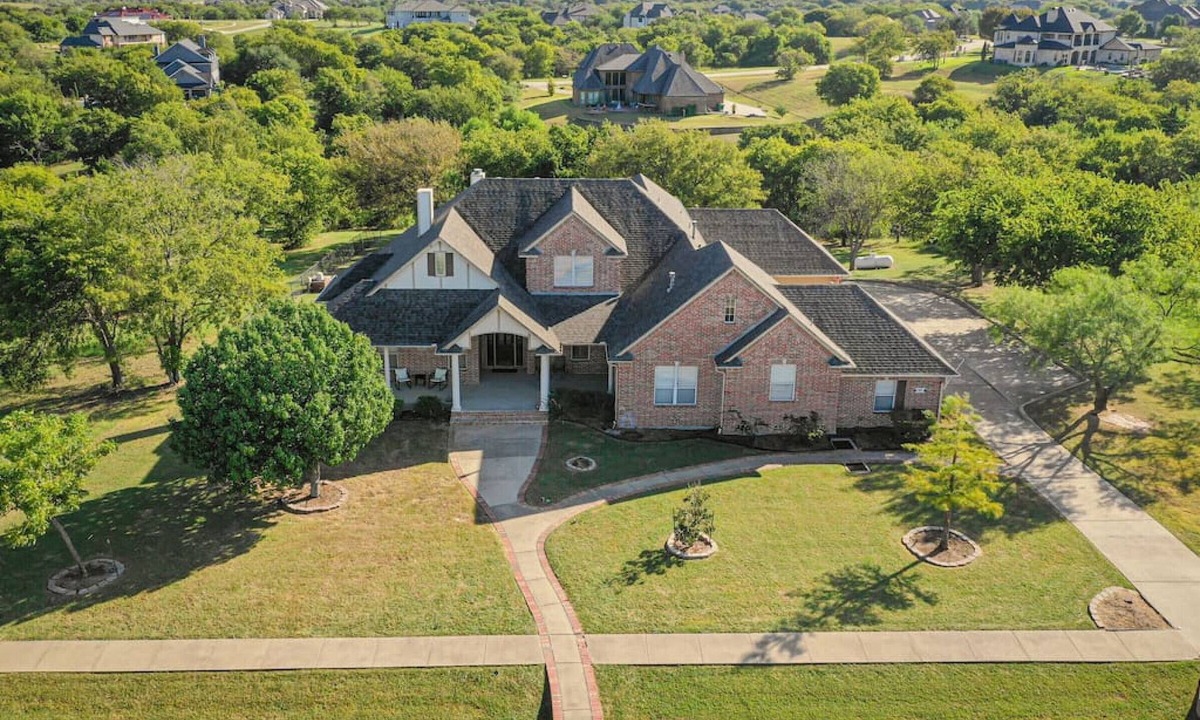 Cedar Hill Villa | ★Executive Lakeside Estate★ Private Pool, Home+Apt