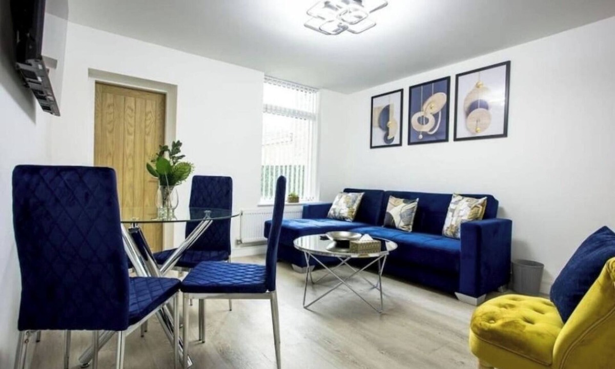 Stoke-on-Trent House | EXECUTIVE MODERN & LUXURY HOME