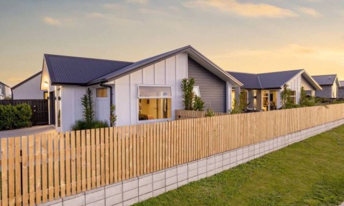 Papamoa Beach House | Executive Modern Home