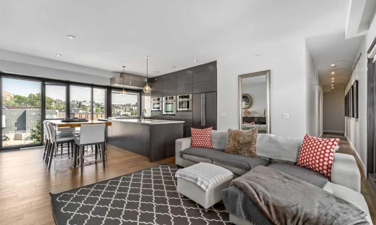 Crescent Heights Condo | Executive Penthouse with Downtown Views - 2 Br 2 Bt