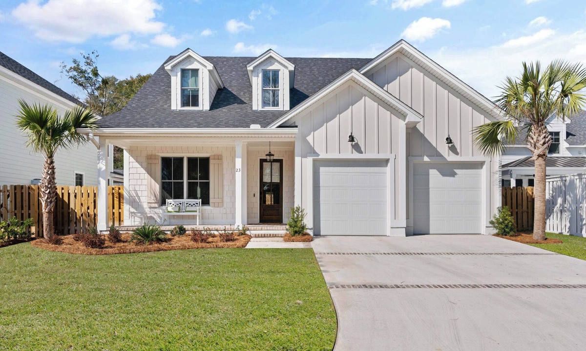Saint Simons Heights House | Executive style home with 4 bedrooms and 3.5 baths.