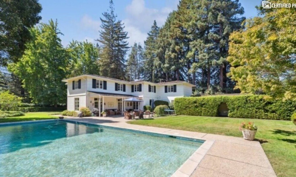 West Atherton House | Executive Silicon Valley Home with Pool/Lush Gardens in Atherton