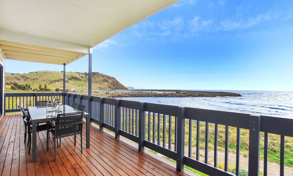 Wirrina Cove House | Executive style accommodation on the beach front at Wirrina Cove. Sit.