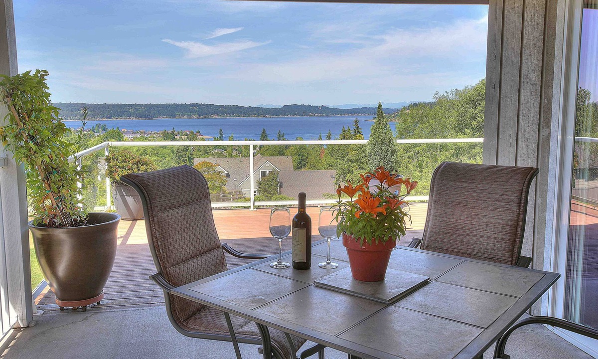 West End House | Executive style view home on a Park like lot