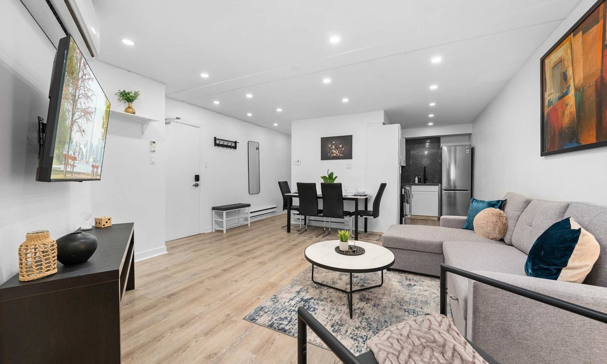 Dufferin Grove Apartment | Executive Suite Near FIFA 2026 Little Italy
