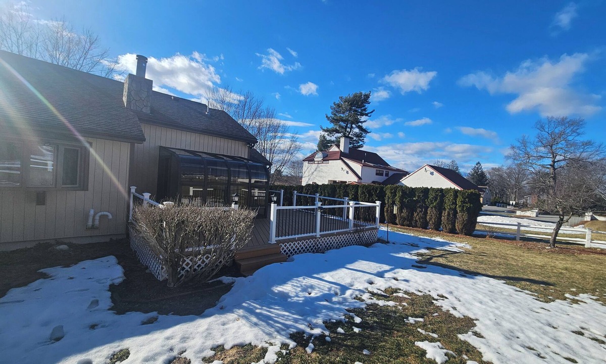 Dracut Apartment | Executive Suite with Private Kitchen, Bath & Parking