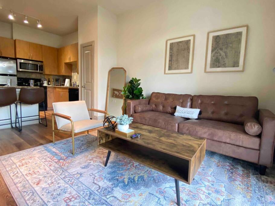 Brookhollow Apartment | Executive Suiteking Bedwifiwasherdryer