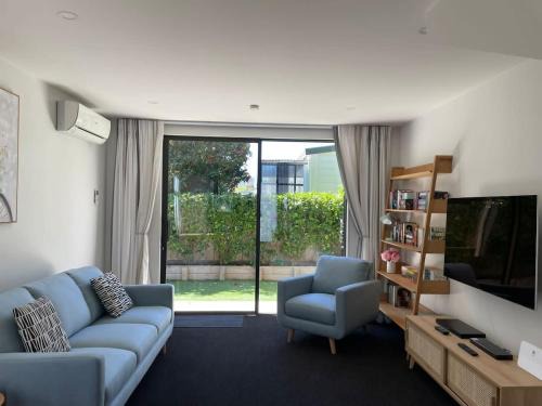 Wellington House | Executive Townhouse in Island Bay with Free Parking