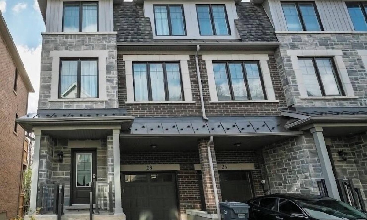 Mount Pleasant House | Executive Townhouse on a Ravinenn