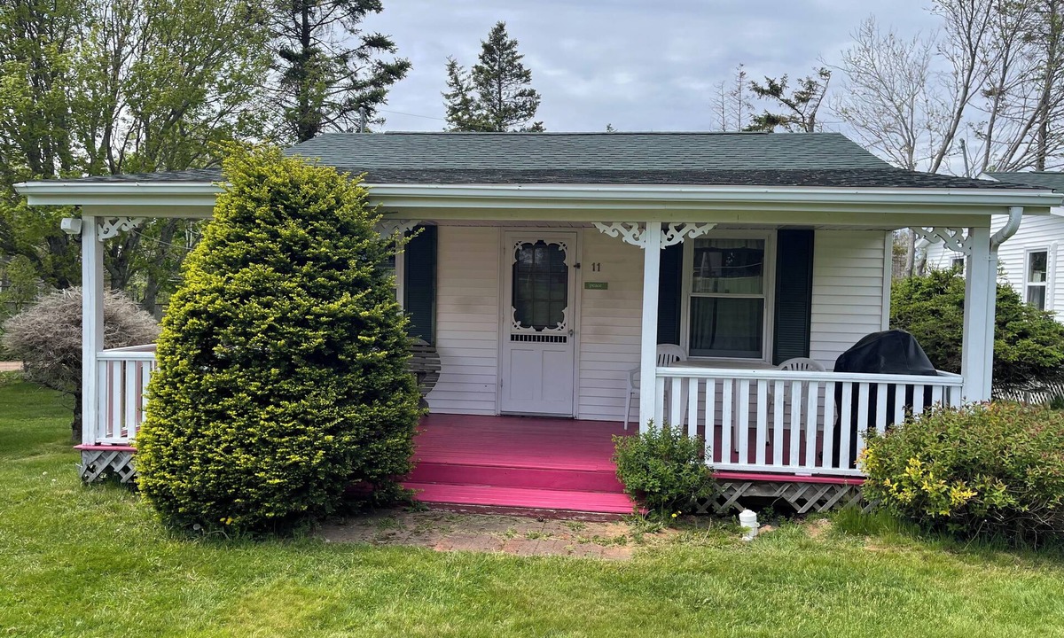 Stanhope Cottage | Executive Two-Bedroom Cottage (Cottage 11)