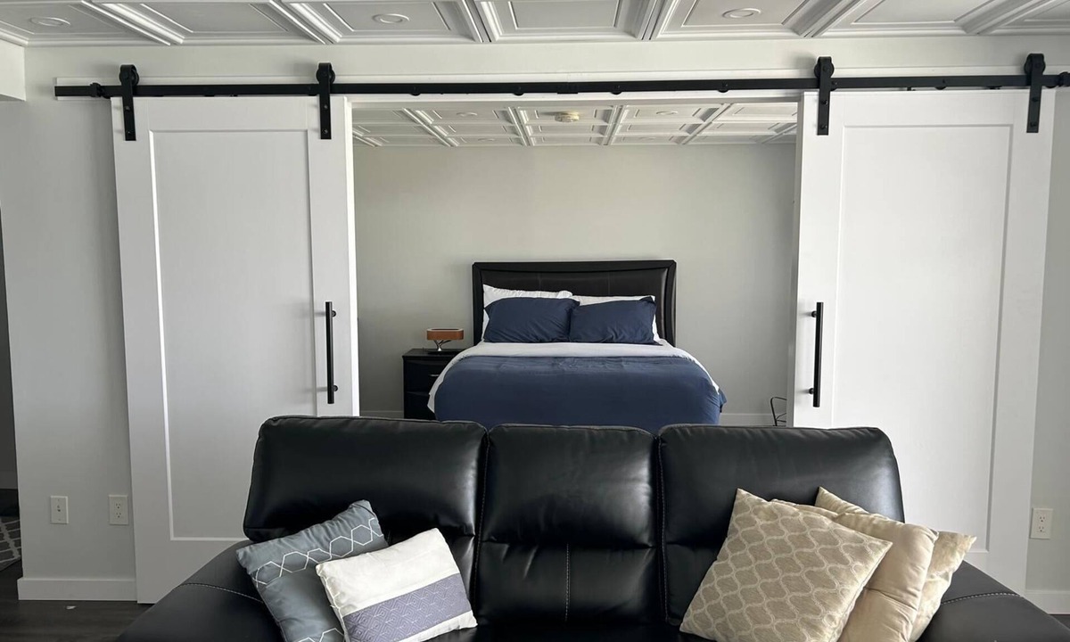 Evanston House | Executive Walkout Basement - Close to Banff