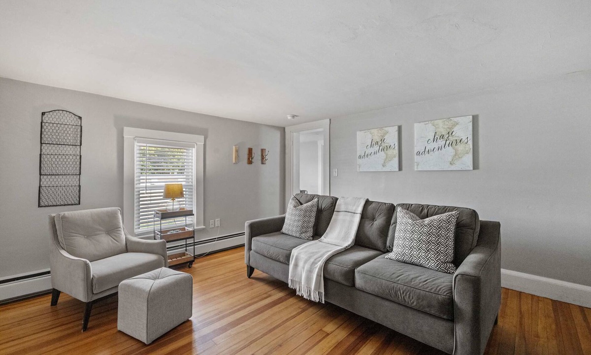 Exeter Apartment | Exeter 2nd Floor 2 Bed, 1 Bath- Pet Friendly