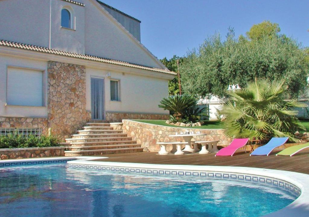 Roda de Bara Villa | Exotic Villa in Roda de Barà with Private Pool