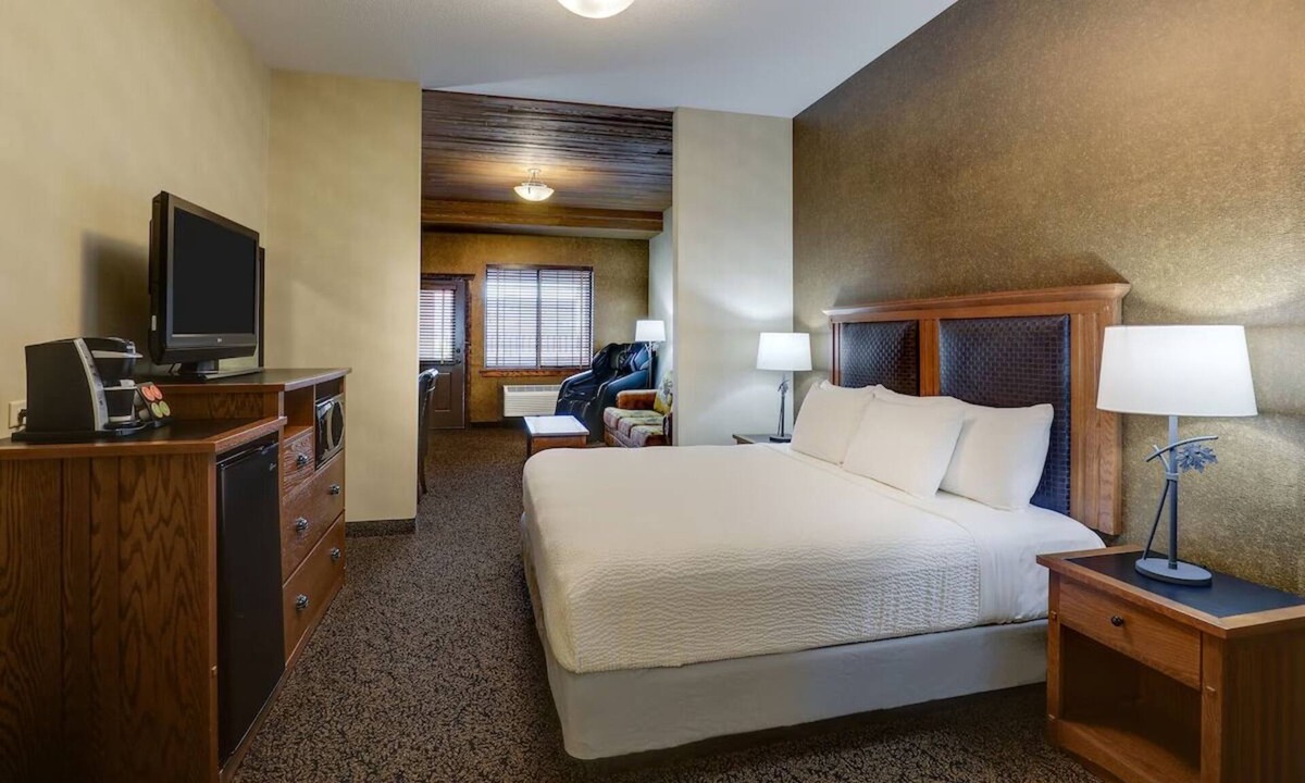 Sioux City Hotel | Expanded King Lodge, Whirlpool, Stoney Creek Sioux, Parking Near 3rd Street