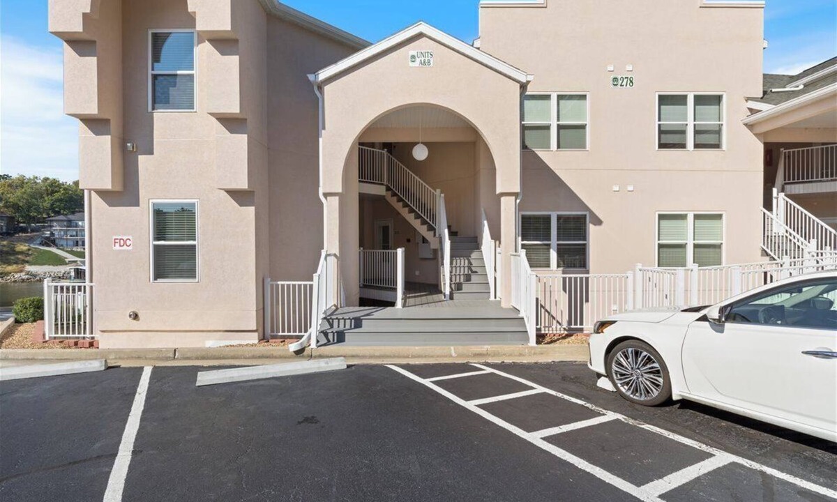 Lake Ozark Condo | Expansive 3-bedroom condo offering breathtaking main channel views at Lake Ozark