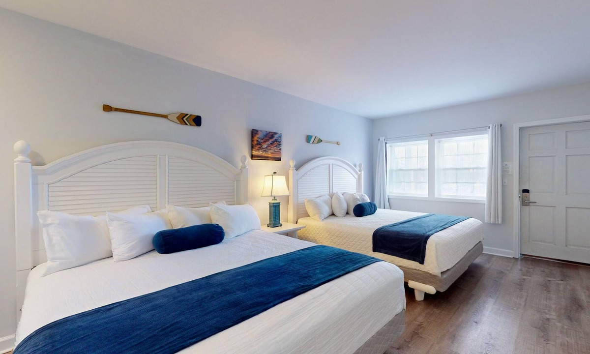 Lower Township Hotel | Expansive Double King Room for a Luxurious Group Stay