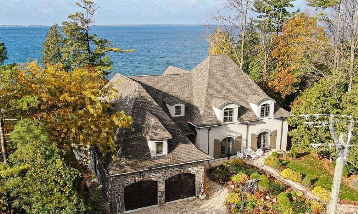 Brock House | Expansive Four Season 3BR Lakefront Retreat Home