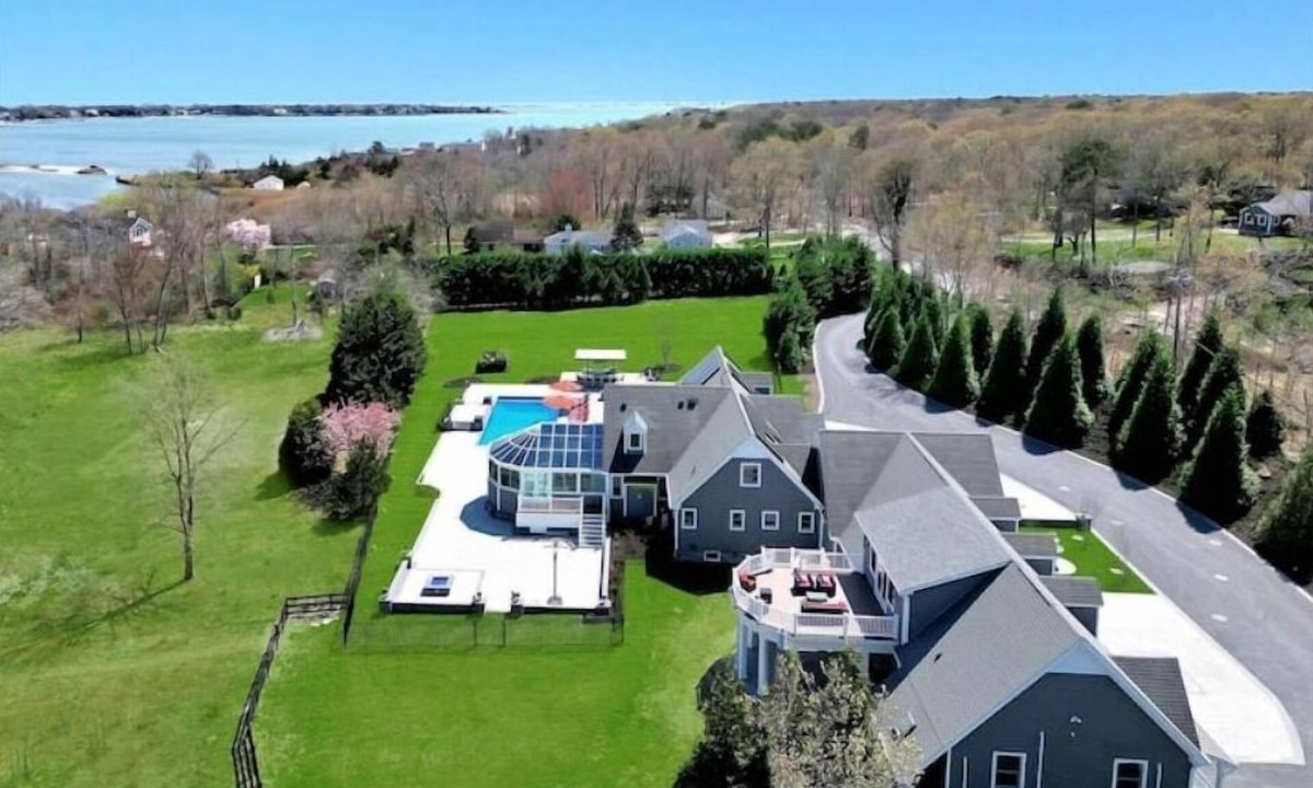 Hampton Bays House | Expansive Hamptons Mansion!