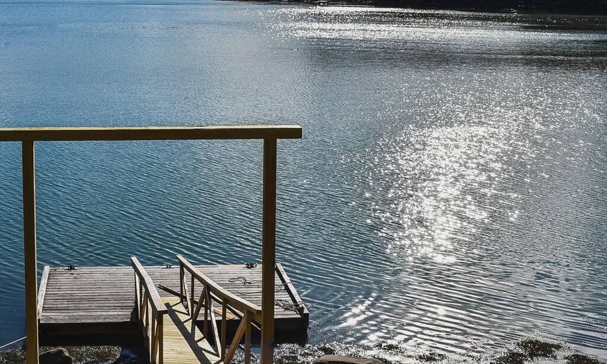 Damariscotta House | Expansive Midcentury Damariscotta River home