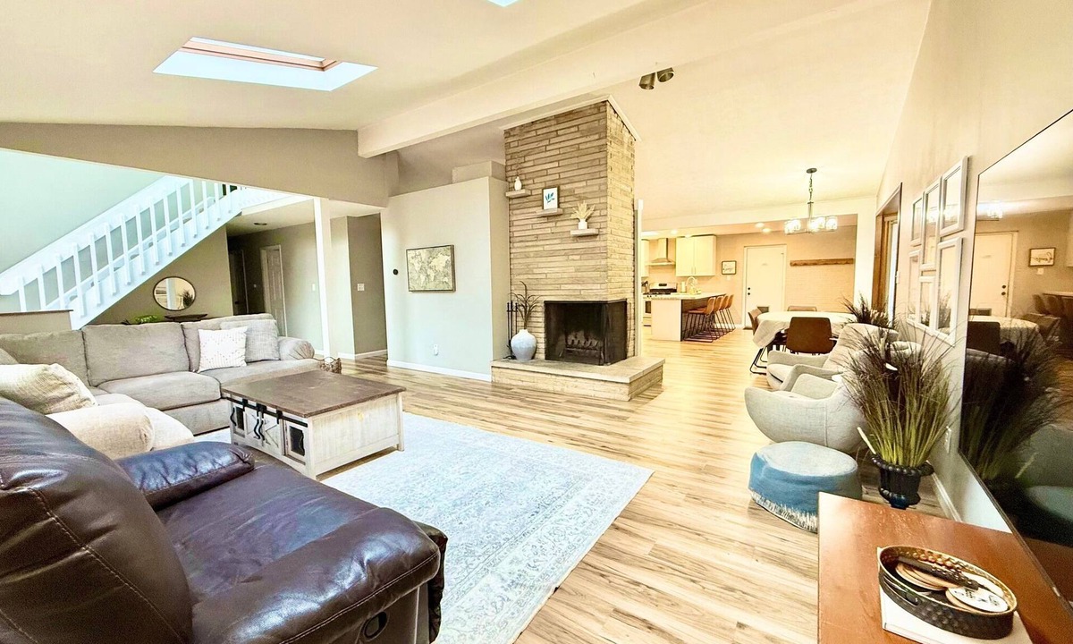 Gahanna House | Expansive, open, and inviting in Columbus. Luxurious, light filled sanctuary.