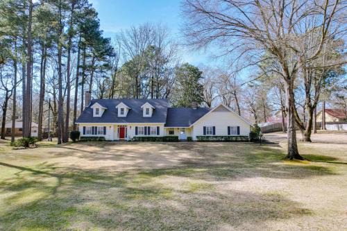 Texarkana House | Expansive Texarkana Home w/Yard: Near Golf!