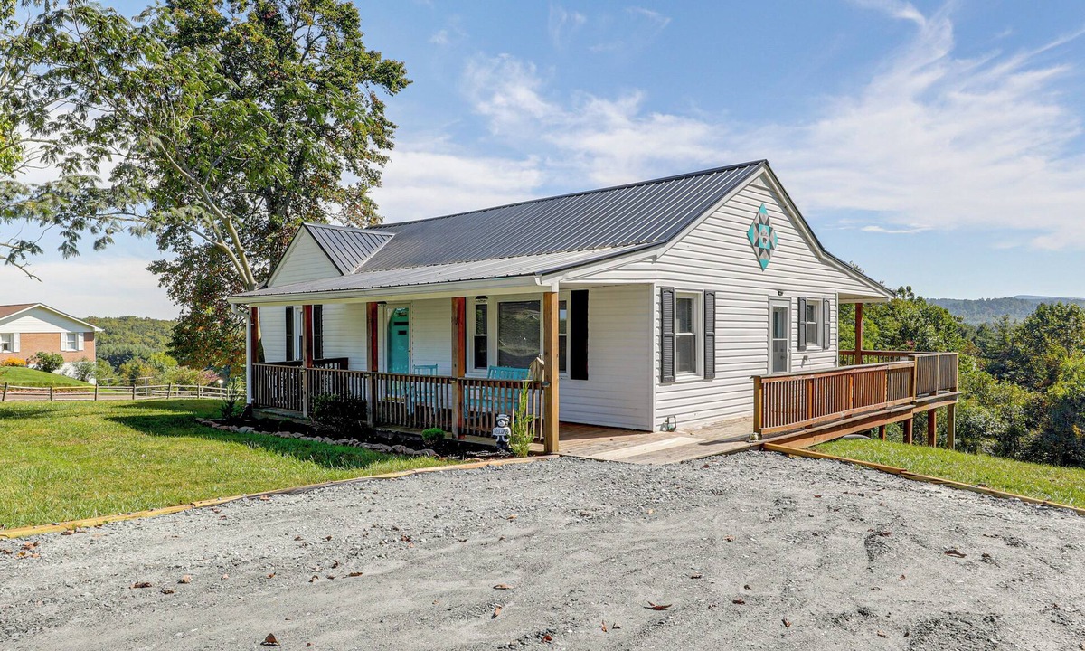 Sparta House | Expansive Yard, Beautiful Views! Sparta Getaway