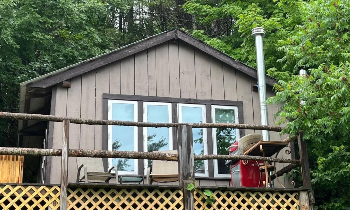 St. Johnsbury Cabin | Expedition Everest Cabin At Basecamp