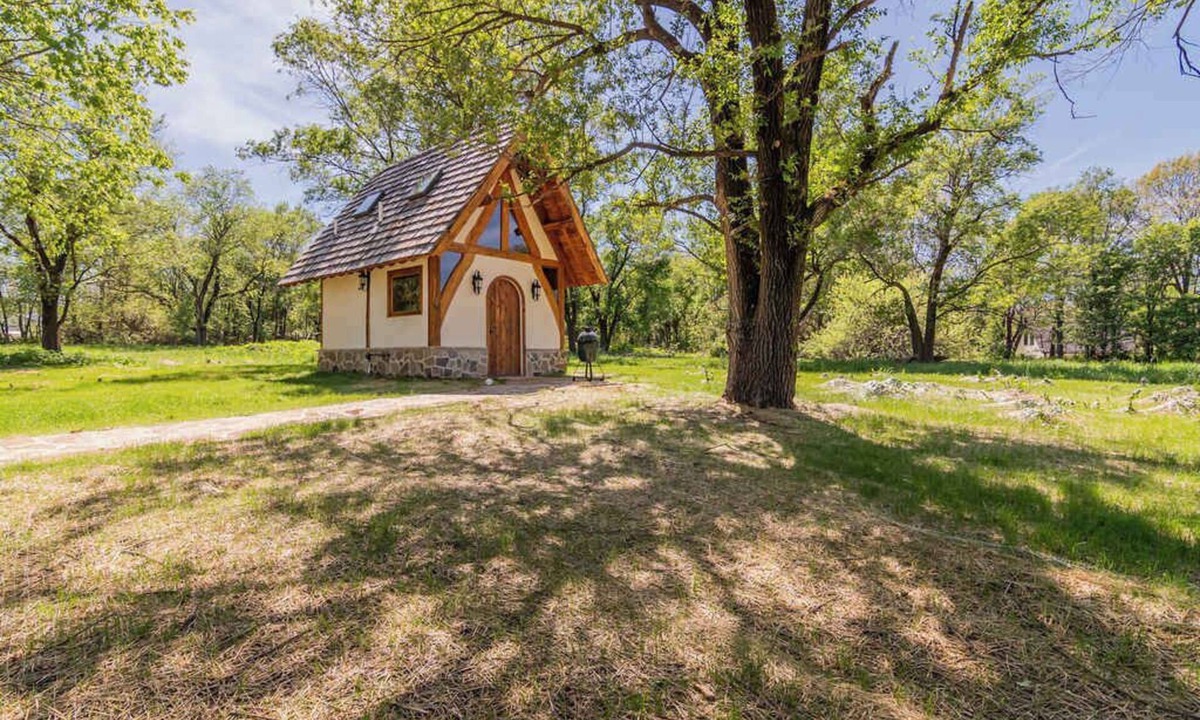 Nixa Apartment | Experience a Regenerative Farm in a New Tiny Home