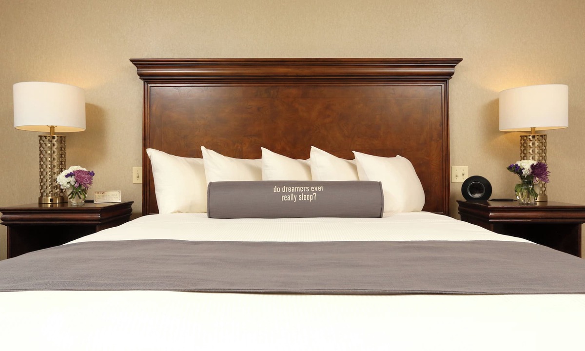 Rochester Hotel | Experience a Romantic Elegant Escape in Historical Rochester!